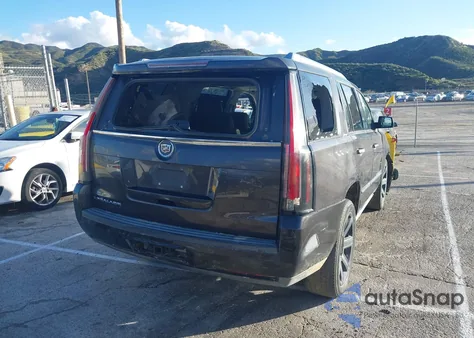 2015 Cadillac Escalade Premium z USA, uszkodzony, nr VIN 1GYS3CKJ3FR238088